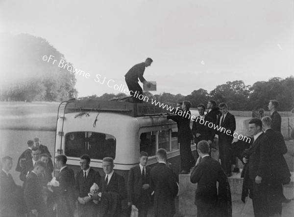 NOVICES EXCURSION BUS AT EMO COURT